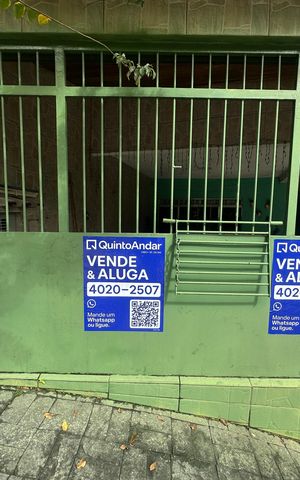Casa à venda com 199m², 3 quartos e 2 vagas Casa à venda com 199m², 3 quartos e 2 vagasFachada