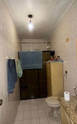Casa à venda com 199m², 3 quartos e 2 vagas Casa à venda com 199m², 3 quartos e 2 vagasBanheiro 1