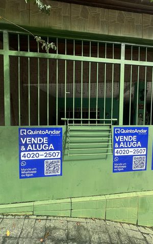 Casa à venda com 199m², 3 quartos e 2 vagas Casa à venda com 199m², 3 quartos e 2 vagasFachada