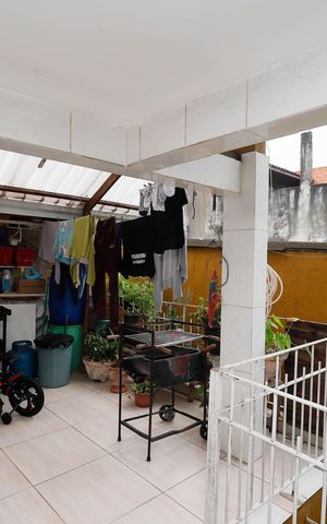 Casa à venda com 275m², 4 quartos e 2 vagas Casa à venda com 275m², 4 quartos e 2 vagasÁrea de Serviço casa 3