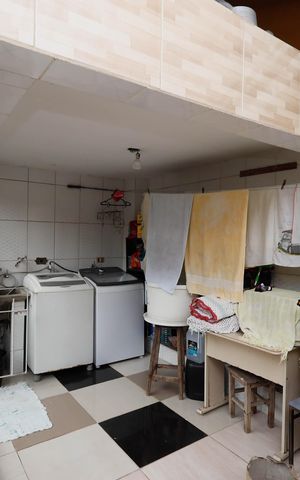 Casa à venda com 275m², 4 quartos e 2 vagas Casa à venda com 275m², 4 quartos e 2 vagasÁrea de Serviço casa 3