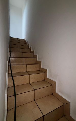 Apartamento à venda com 106m², 2 quartos e 1 vaga Apartamento à venda com 106m², 2 quartos e 1 vagaEscada