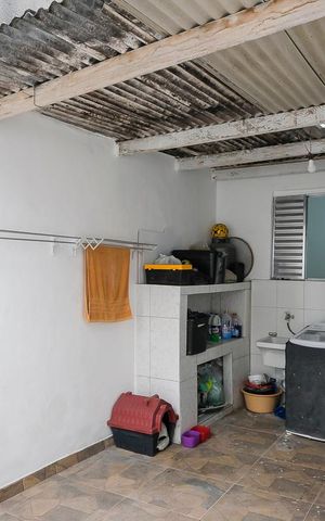 Casa à venda com 63m², 2 quartos e sem vagaQuintal e área de serviço