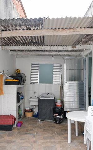Casa à venda com 63m², 2 quartos e sem vagaQuintal e área de serviço
