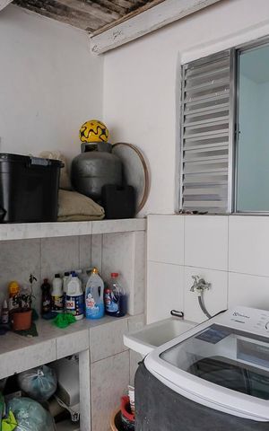 Casa à venda com 63m², 2 quartos e sem vagaQuintal e área de serviço