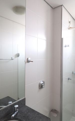Apartamento para alugar com 70m², 2 quartos e 2 vagasBanheiro do Quarto 1 e Social