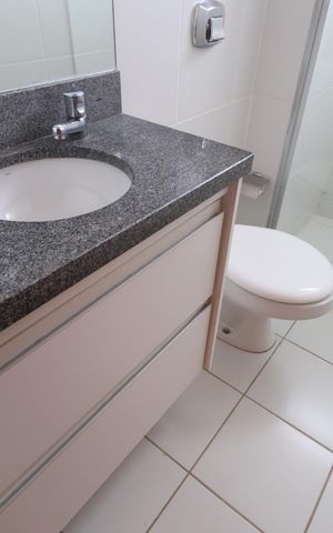 Apartamento para alugar com 70m², 2 quartos e 2 vagasBanheiro do Quarto 1 e Social