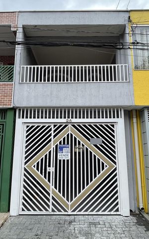 Casa de condomínio à venda com 175m², 3 quartos e 1 vaga Casa de condomínio à venda com 175m², 3 quartos e 1 vagaFachada + Placa