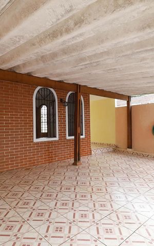 Casa à venda com 180m², 3 quartos e 3 vagas Casa à venda com 180m², 3 quartos e 3 vagasÁrea externa
