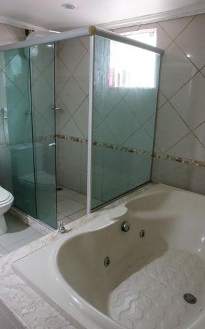 Casa à venda com 440m², 6 quartos e 1 vagaBanheiro da Suíte 1
