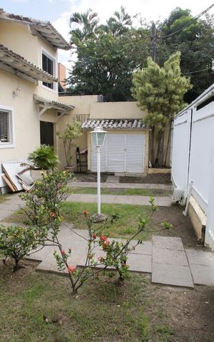 Casa à venda com 440m², 6 quartos e 1 vagaFrente da Casa