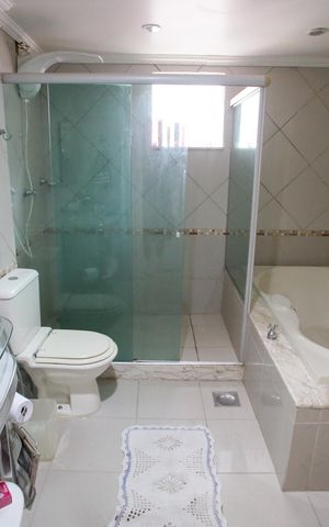 Casa à venda com 440m², 6 quartos e 1 vagaBanheiro da Suíte 1