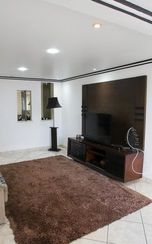 Casa à venda com 440m², 6 quartos e 1 vagaSala de TV