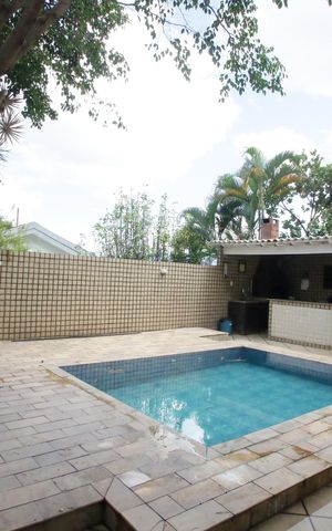 Casa à venda com 440m², 6 quartos e 1 vagaPiscina