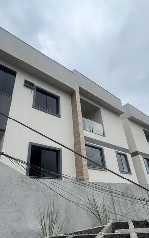 Casa à venda com 88m², 2 quartos e 1 vaga Casa à venda com 88m², 2 quartos e 1 vagaFachada