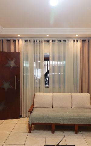 Casa à venda com 180m², 2 quartos e 2 vagasSala 