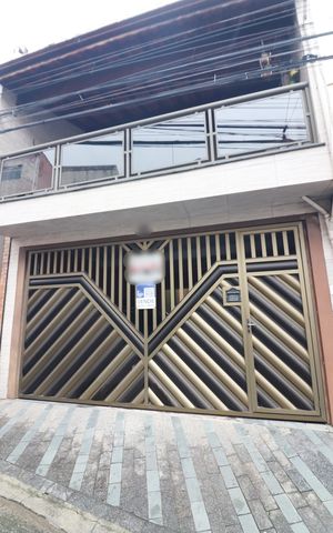 Casa à venda com 180m², 2 quartos e 2 vagasFachada