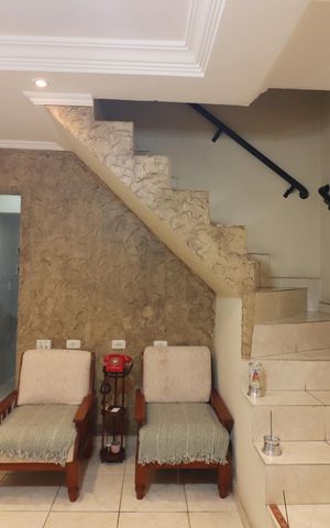 Casa à venda com 180m², 2 quartos e 2 vagasSala 