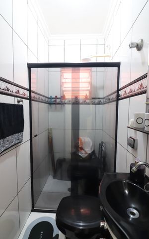 Casa à venda com 180m², 2 quartos e 2 vagasBanheiro Social