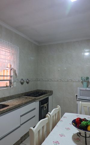 Casa à venda com 180m², 2 quartos e 2 vagasCozinha 