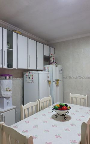 Casa à venda com 180m², 2 quartos e 2 vagasCozinha 