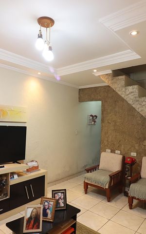 Casa à venda com 180m², 2 quartos e 2 vagasSala 