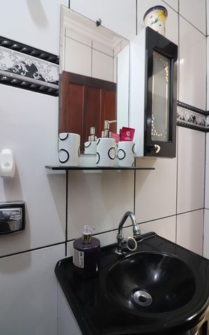 Casa à venda com 180m², 2 quartos e 2 vagasBanheiro Social