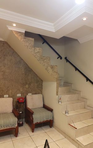 Casa à venda com 180m², 2 quartos e 2 vagasSala 