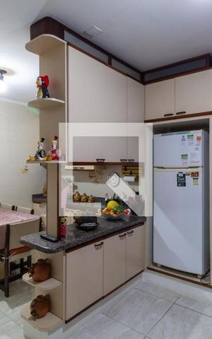 Casa à venda com 200m², 2 quartos e 2 vagas Casa à venda com 200m², 2 quartos e 2 vagasCozinha