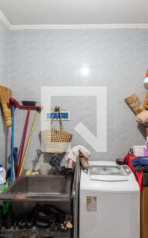 Casa à venda com 200m², 2 quartos e 2 vagas Casa à venda com 200m², 2 quartos e 2 vagasCozinha
