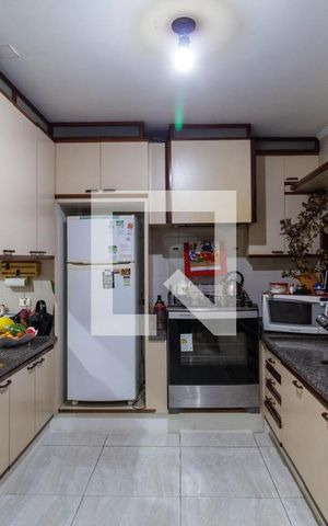 Casa à venda com 200m², 2 quartos e 2 vagas Casa à venda com 200m², 2 quartos e 2 vagasCozinha