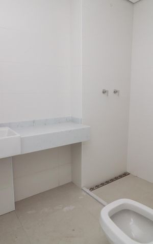 Apartamento à venda com 124m², 3 quartos e 2 vagas Apartamento à venda com 124m², 3 quartos e 2 vagasBanheiro da Suíte 2