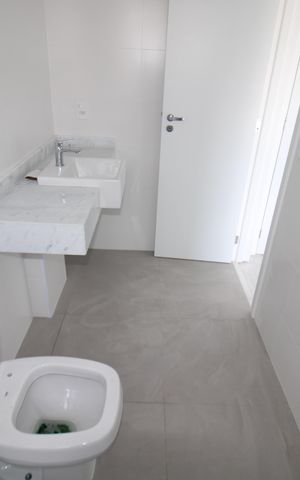 Apartamento à venda com 137m², 3 quartos e 2 vagasQuarto 2 - Banheiro