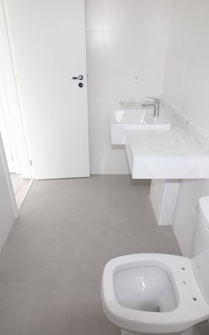 Apartamento à venda com 117m², 3 quartos e 2 vagasQuarto 2 - Banheiro