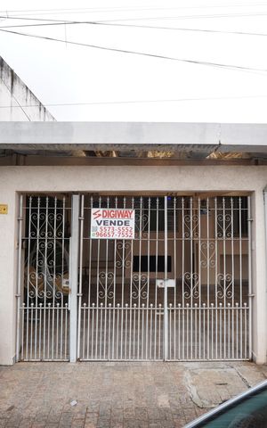 Casa à venda com 250m², 4 quartos e 3 vagasFachada