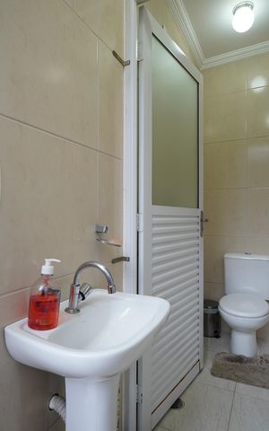 Casa à venda com 250m², 4 quartos e 3 vagasLavabo