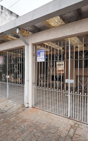 Casa à venda com 250m², 4 quartos e 3 vagasFachada