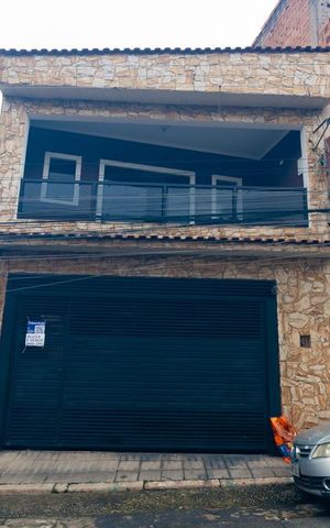 Casa à venda com 312m², 3 quartos e 2 vagas Casa à venda com 312m², 3 quartos e 2 vagasFachada