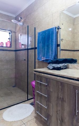 Casa à venda com 312m², 3 quartos e 2 vagas Casa à venda com 312m², 3 quartos e 2 vagasBanheiro 5