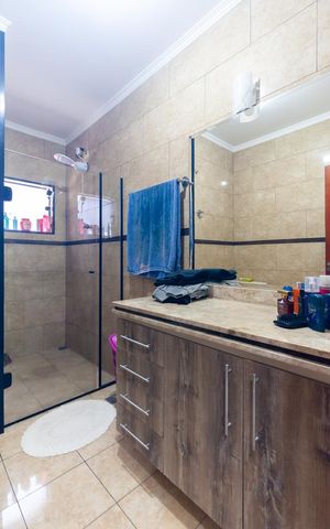Casa à venda com 312m², 3 quartos e 2 vagas Casa à venda com 312m², 3 quartos e 2 vagasBanheiro 5