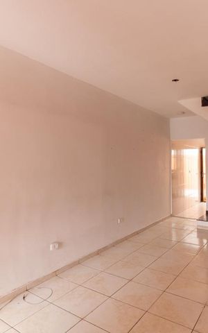 Casa à venda com 85m², 3 quartos e 2 vagas Casa à venda com 85m², 3 quartos e 2 vagasSala