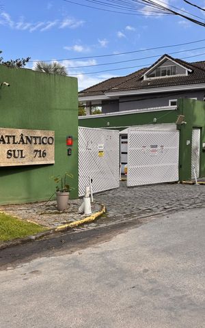 Casa de condomínio à venda com 220m², 3 quartos e sem vaga Casa de condomínio à venda com 220m², 3 quartos e sem vagaFachada Condomínio