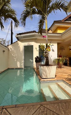 Casa de condomínio à venda com 220m², 3 quartos e sem vaga Casa de condomínio à venda com 220m², 3 quartos e sem vagaÁrea externa