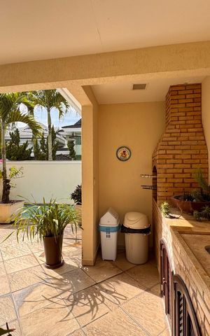 Casa de condomínio à venda com 220m², 3 quartos e sem vaga Casa de condomínio à venda com 220m², 3 quartos e sem vagaÁrea externa