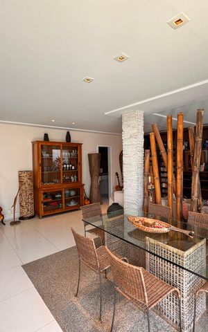 Casa de condomínio à venda com 220m², 3 quartos e sem vaga Casa de condomínio à venda com 220m², 3 quartos e sem vagaSala