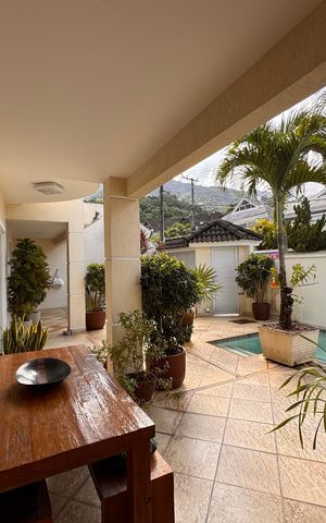 Casa de condomínio à venda com 220m², 3 quartos e sem vaga Casa de condomínio à venda com 220m², 3 quartos e sem vagaÁrea externa