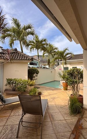 Casa de condomínio à venda com 220m², 3 quartos e sem vaga Casa de condomínio à venda com 220m², 3 quartos e sem vagaÁrea externa