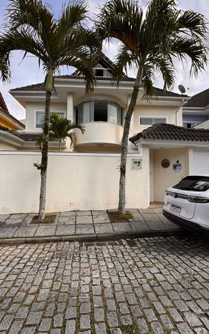Casa de condomínio à venda com 220m², 3 quartos e sem vaga Casa de condomínio à venda com 220m², 3 quartos e sem vagaFachada Imóvel