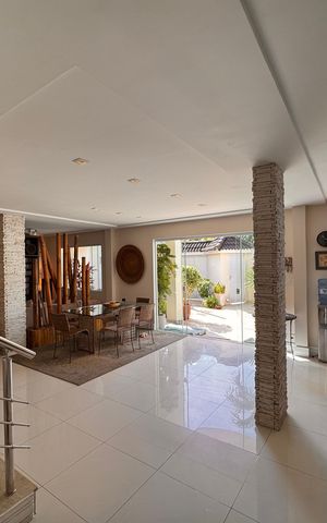 Casa de condomínio à venda com 220m², 3 quartos e sem vaga Casa de condomínio à venda com 220m², 3 quartos e sem vagaSala