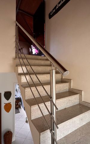 Casa de condomínio à venda com 220m², 3 quartos e sem vaga Casa de condomínio à venda com 220m², 3 quartos e sem vagaSótão - Escada de acesso